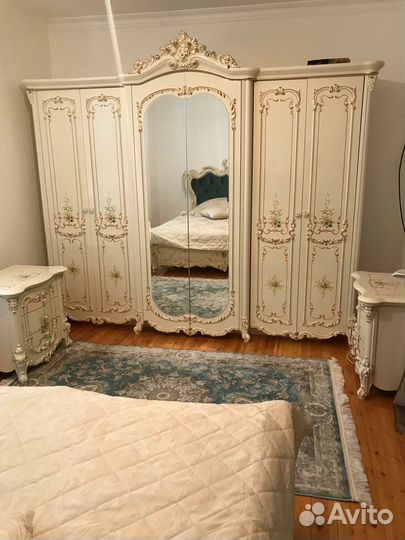 Спальный гарнитур