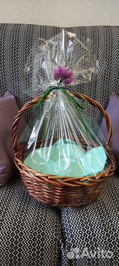 Корзина плетёная подарочная