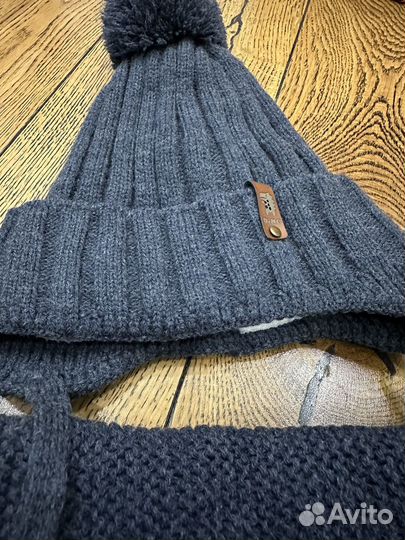 Демисезонная шапка и снуд