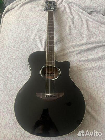 Электроакустическая гитара yamaha