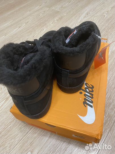 Продам мужские кроссовки Nike