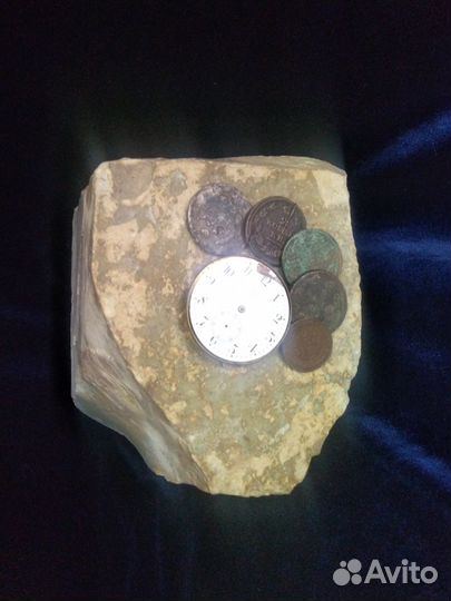 Камень в аквариум или на капусту. Драгоценный :)