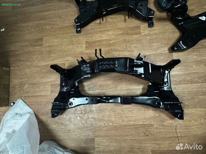 Пoдрамник Мitsubishi Outlander 1