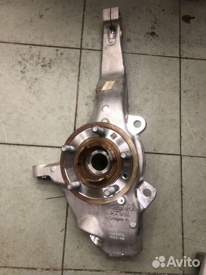 Поворотный кулак со ступицей перед лев range rover