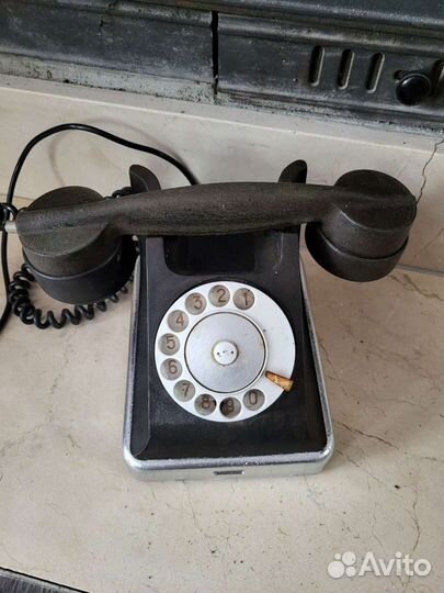 Старинный телефон