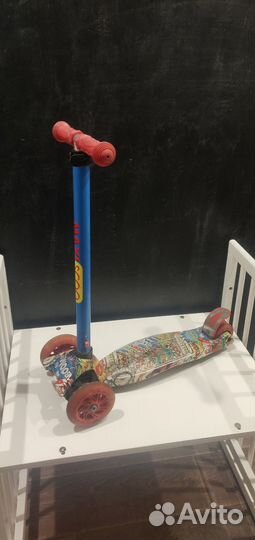 Самокат детский со светящимися колесами
