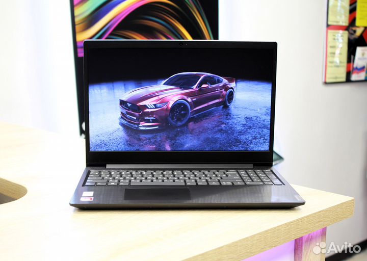 Ноутбук Lenovo с тонкими рамками