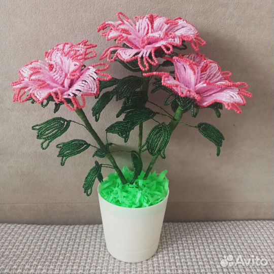 Цветы из бисера ручной работы