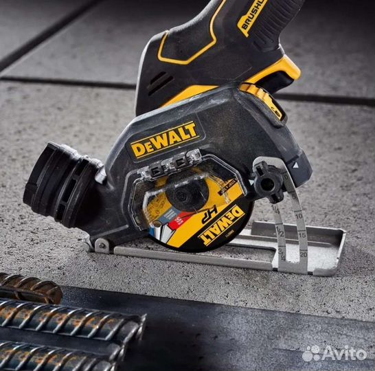 Отрезная пила DeWalt DCS438