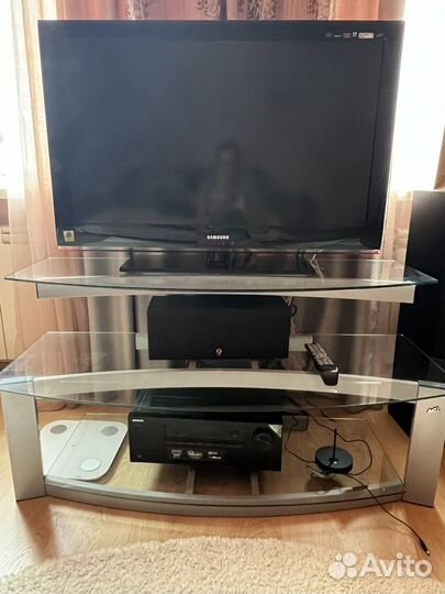 Стеклянная тумба под тв