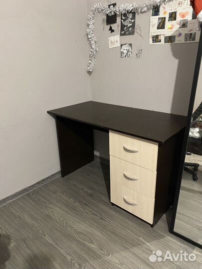 Письменный стол