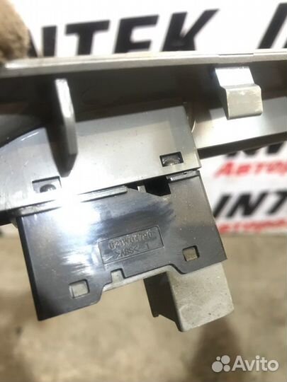 Кнопка стеклоподъемника передняя правая Chevrolet