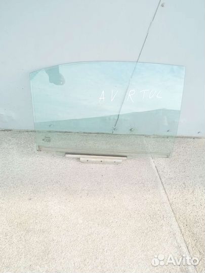 Toyota Avensis t25 стекло задней правой двери