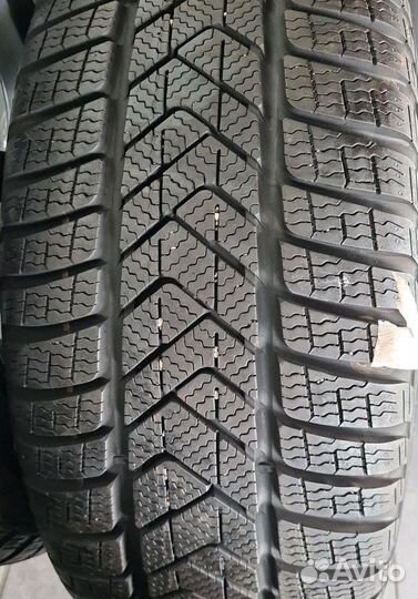 Pirelli Winter Sottozero 3 235/45 R18