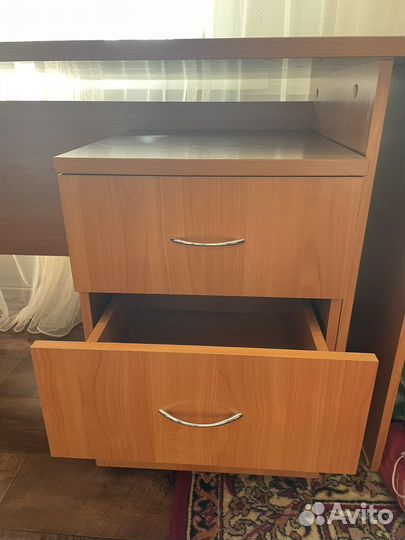 Письменный стол офисный