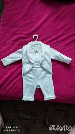 Продам 2 костюма