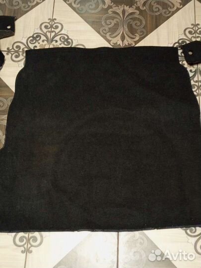 Обшивка и ковер багажника Ауди 80 Б4