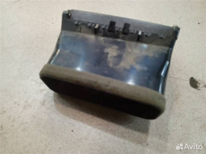 Дефлектор воздушный центральный правый Toyota Cam