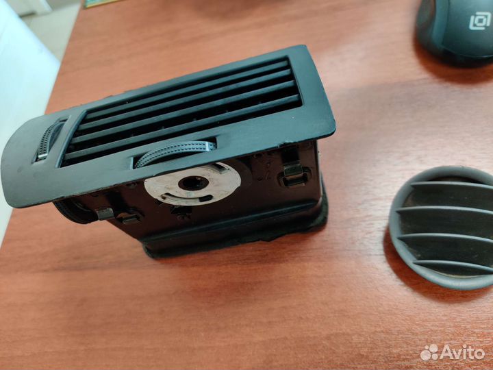 Боковые дефлекторы в торпедо Опель Астра Н