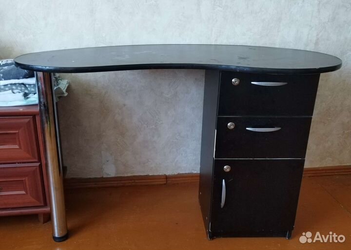 Стол маникюрный