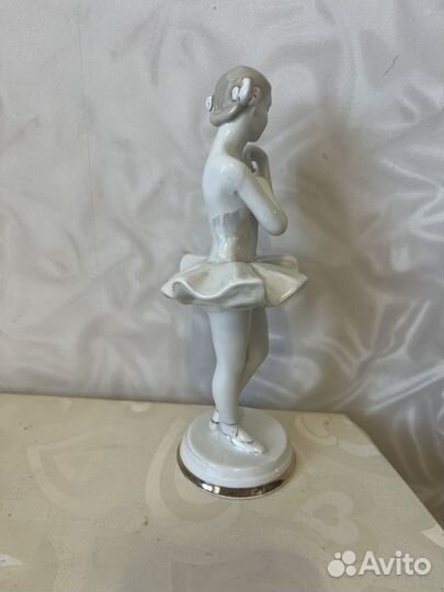 Статуэтка фарфор