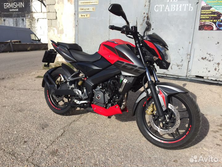 Bajaj pulsar NS 200