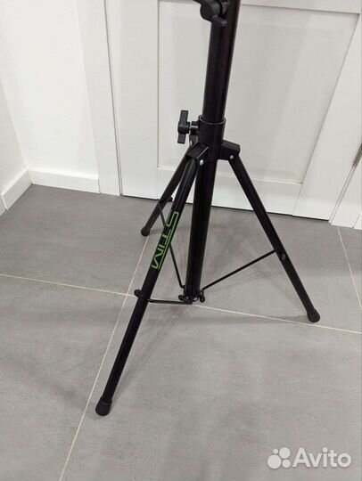 Подставка столик для проектора или ноутбука