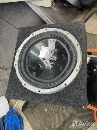 Автомобильный сабвуфер