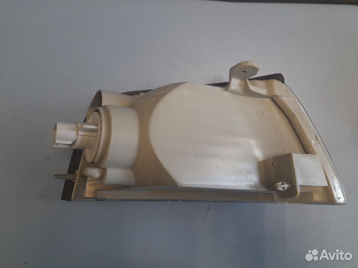 Указатель поворота левый белый mitsubishi lancer 9