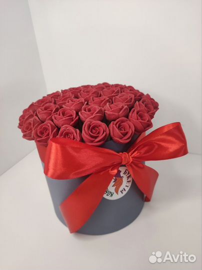 Красные Розы из Белого Шоколада - 37 шт в Коробке