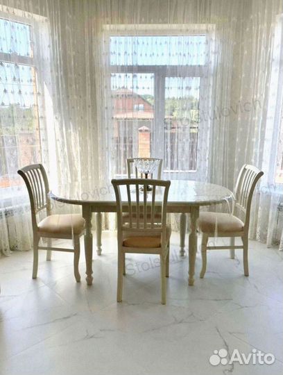 Обеденный стол и стулья