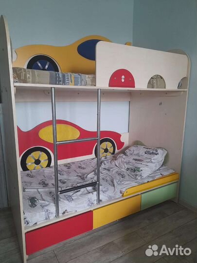 Кровать двухьярусная