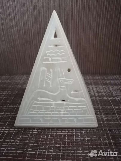 Пирамида-подсвечник. Египет. Камень