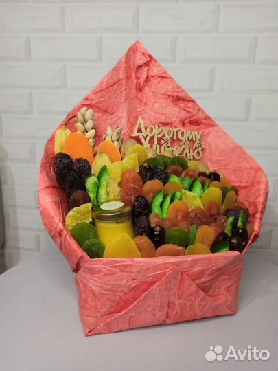 Букет из сухофруктов учителю