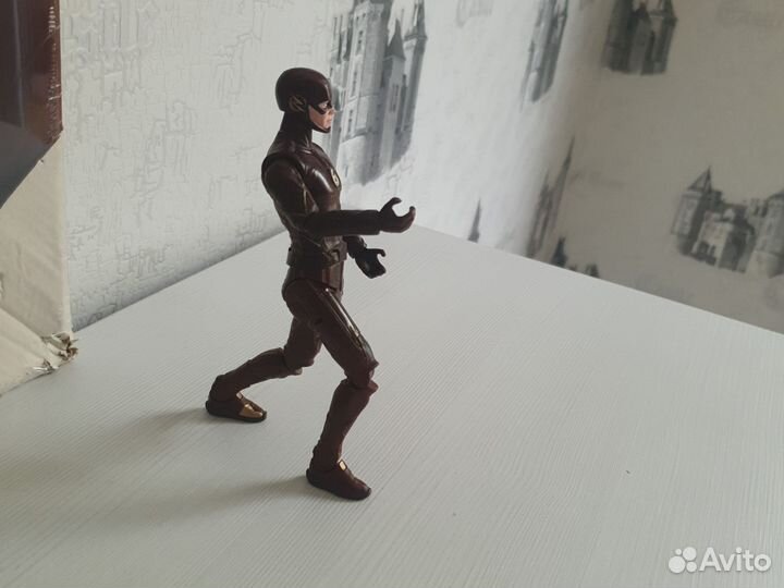 Фигурка флеша из Dc
