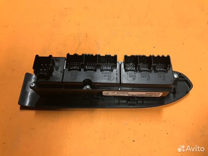 Блок управления стеклоподъемниками передний левый