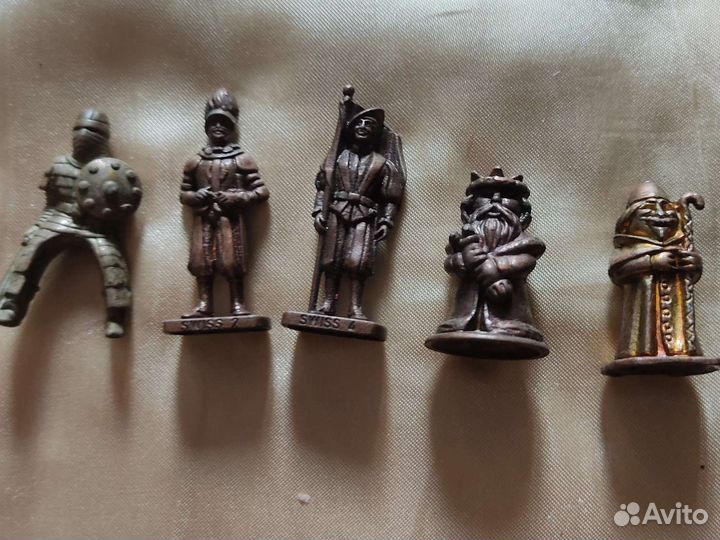 Металлические солдатики киндер