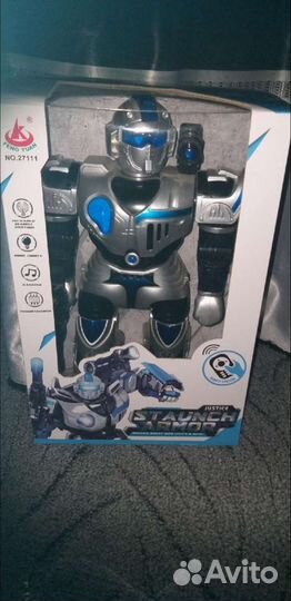 Игрушка робот на пульте