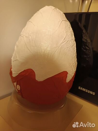 Шоколадное огромное Киндер яйцо