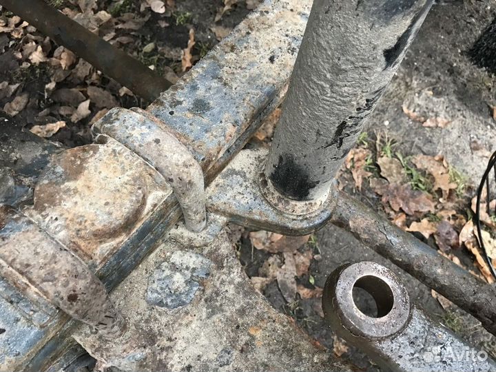 Кронштейн амортизатора нижний левый