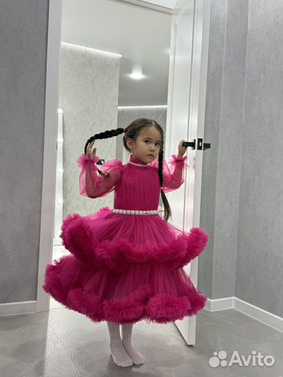 Много шикарных платьев