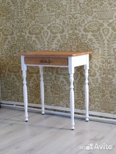 Красивый столик хоть для чего