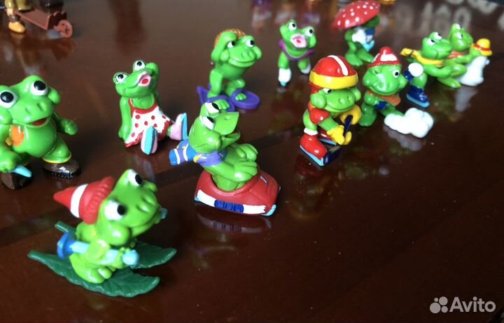 Фигурки киндер Лягушки