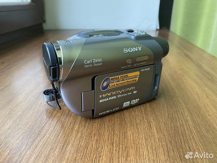 Видеокамера Sony DCR-DVD305E