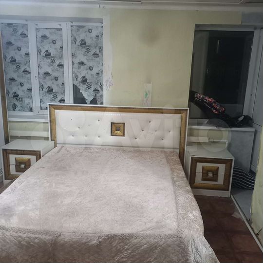 Комната 100 м² в 4-к., 1/5 эт.