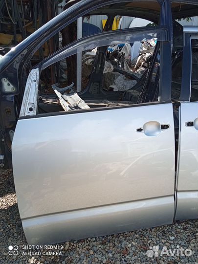 Передняя дверь Toyota Noah R60