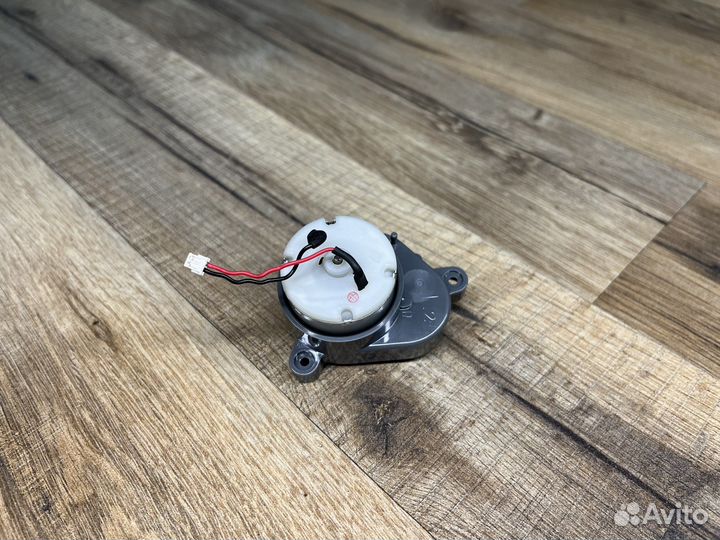 Мотор боковой щетки левый (L) iLife A4s