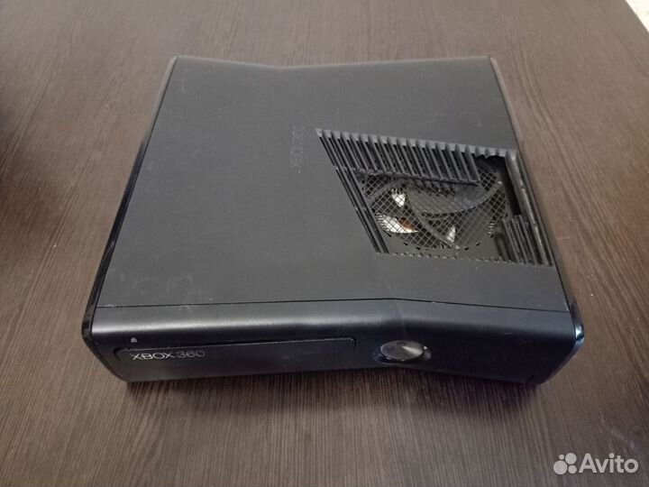 Xbox 360 Slim на запчасти