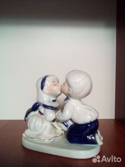 Статуэтка фарфор