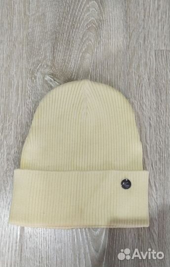 Шапка белая женская